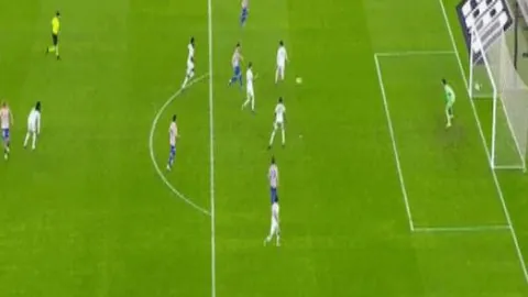 罗映潮机场赛道再创佳绩，十公里赛跑勇夺本地女子冠军